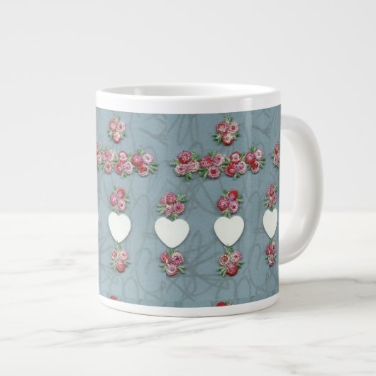 Rosenknospe und Herz Jumbo-Tasse (Vorderseite Rechts)