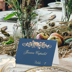 Rosenrolle und Herzmonogramm - Blaue Platzkarte Tischnummer