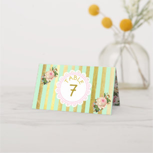 Rosenrosen Hochzeitskarte mit grüner Tischnummer Platzkarte