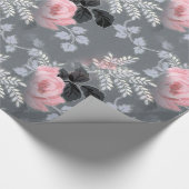 Rosenrosen in blassrosa über grauem Hintergrund Geschenkpapier (Ecke)