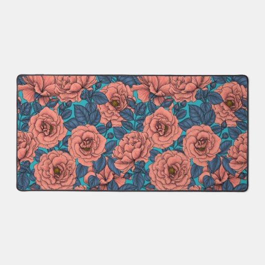 Rosenrosen mit blauen Blätter auf blau Schreibtischunterlage (Vorderseite)