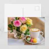 Rosenstrauch mit Kaffee und Macaron Feiertagspostkarte (Vorne/Hinten)