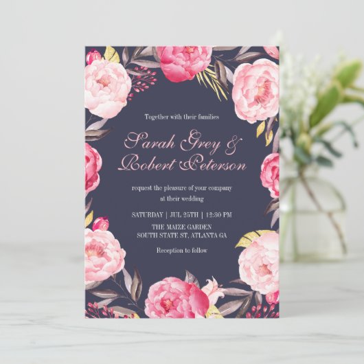 Rosenstreifen und blumengeschmückte Hochzeitsfeier Einladung (Stehend Vorderseite)