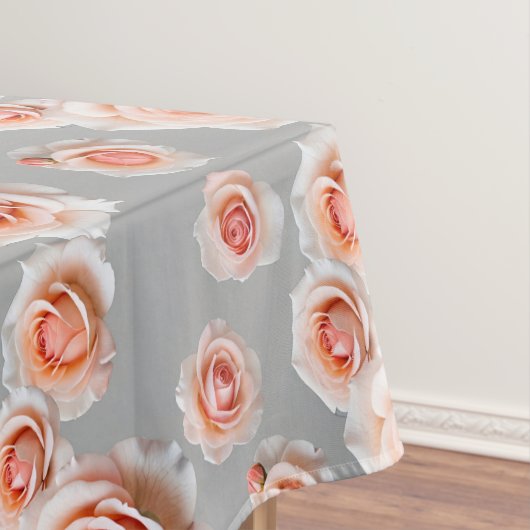 Roses In Shades Of Peach And Coral  Tischdecke (Beispiel)
