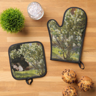 Roses. Marie Krøyer seated in the deckchair Ofenhandschuh & Topflappen-Set