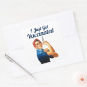 Rosie the Riveter Covid-19 Impfstoff geimpft Quadratischer Aufkleber (Umschlag)