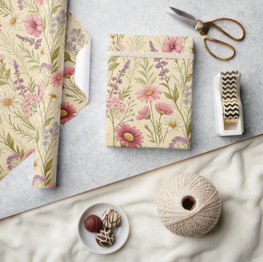 Rosiger Wildblumengarten Vintage-Blumenmuster Geschenkpapier (Kunsthandwerk)