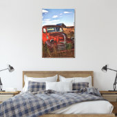 rostender orangefarbener LKW mit verlassenem Dodge Leinwanddruck (Insitu (Schlafzimmer))