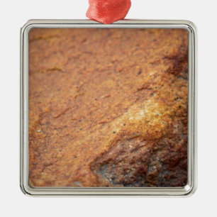 Rostfarbener Granitfelsen Silbernes Ornament