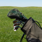 Rostgrüne Blüte, gekennzeichnet durch verschließba Golf Headcover (In SItu)