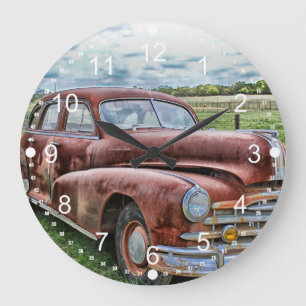 Rostiger alter Klassiker Auto Vintage Automobil Große Wanduhr