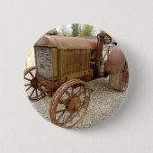 Rostiger Oldtimer-Traktor Button (Vorderseite)