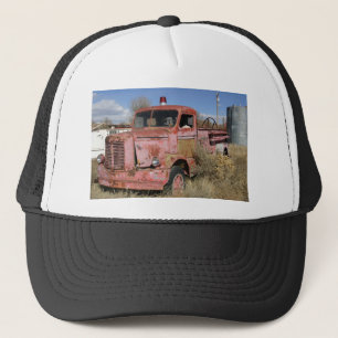 Rostiges Löschfahrzeug Truckerkappe