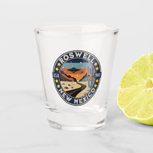 Roswell New Mexico Nostalgic UFO Backdrop Schnapsglas (Vorderseite)