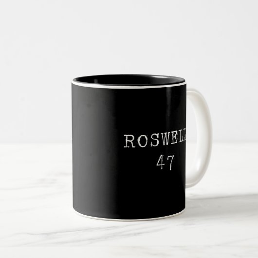 Roswell UFO Alien Extraterrestrial Flying Saucer Zweifarbige Tasse (VorderseiteRechts)