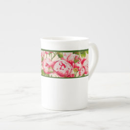 Rosy Abundance auf einer Knochen-China-Tasse (B) Porzellantasse