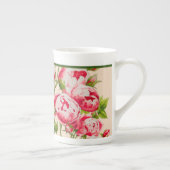 Rosy Abundance auf einer Knochen-China-Tasse Porzellantasse (Rechts)