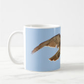 Rot angebundener Falke im Flug Kaffeetasse (Links)