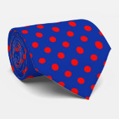 Rot auf Blau Punkte Musterdesign  Krawatte (Gerollt)