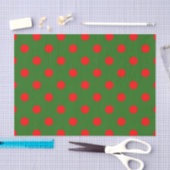 Rot auf grünem Polka-Punkte-Musterdesign Seidenpapier (Handwerk)
