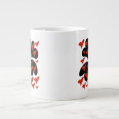 Rot auf schwarzen Herzen Jumbo-Tasse (Vorderseite)