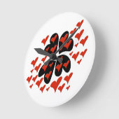 Rot auf schwarzen Herzen Runde Wanduhr (Winkel)