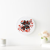 Rot auf schwarzen Herzen Runde Wanduhr (Zuhause)