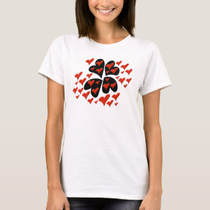 Rot auf schwarzen Herzen T-Shirt