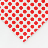 Rot auf weißen, kleinen, horizontalen Polka-Punkte Fleecedecke (Ecke)