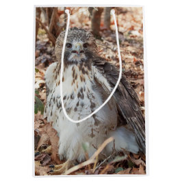 Rot band den verdoppelten Falken an Mittlere Geschenktüte