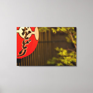 Rot bemalte Papierlaterne und Baum, Kyoto, Leinwanddruck