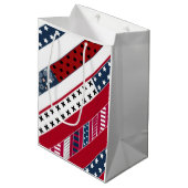 Rot-blau-weiße nationale Patriotische Hintergrund. Mittlere Geschenktüte (Vorderseite Schrägansicht)