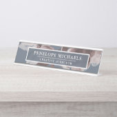 Rot-blaue und trockene Rose mit weißem Text Schreibtischnamensplakette (Vorderseite )