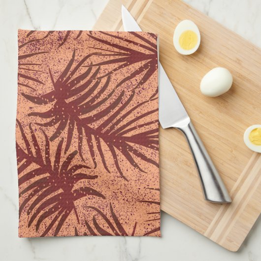 Rot-braune Blätter auf einem Hintergrund mit Motte Geschirrtuch (Viertel Falte)