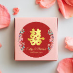 Rot-Chinesische Hochzeit doppeltes Glück floral Runder Aufkleber<br><div class="desc">Moderne chinesische Hochzeitsaufkleber für Umschläge und Gastgeschenke Hochzeiten in Ihrer chinesischen Teezeremonie und Chinesischem Hochzeitsbankett~ Schönes, doppeltes Glückszeichen für Sie und Ihre Gäste, um die traditionelle chinesische Hochzeitskultur zu schätzen! Sie können das Design anpassen, indem Sie Ihre Namen und Hochzeitstermin etc. hinzufügen. Reichen Sie mich an für jedes besondere Design,...</div>