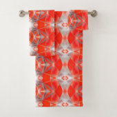 Rot gebogene Formen ramponieren über weißes Grau Badhandtuch Set (Insitu)