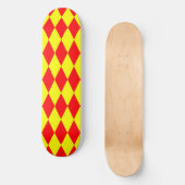 Rot-gelb kariertes Harlekin-Design  Skateboard (Vorderseite)