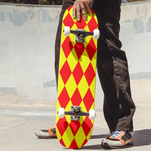 Rot-gelb kariertes Harlekin-Design  Skateboard