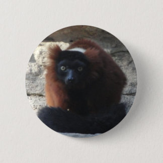 Rot getrumpfter Lemur Button