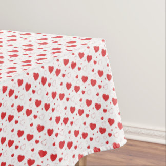 Rot glänzende Passionsherzen, niedlich romantische Tischdecke
