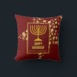 Rot | GLÜCKLICH HANUKKAH mit | Menorah Kissen<br><div class="desc">Stilvolles festliches Kissen mit Imitaten goldenen Sternen und Menorah. FERIENBLESSINGS erscheinen in subtilen Hintergrundmustern. Der Platzhaltertext kann so angepasst werden, dass Sie HAPPY HANUKKAH in einen Gruß Ihrer Wahl (Text ähnlicher Länge) oder in Ihrer eigenen Sprache ändern können, und Sie können Ihren Namen oder Ihre kurze Nachricht hinzufügen. Teil der...</div>
