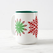 Rot grüne Weihnachtsschneeflocken Party Tasse (Vorderseite Links)