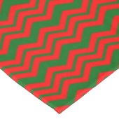 Rot-grünes Chevron-Musterdesign Tischdecke (Schrägansicht)