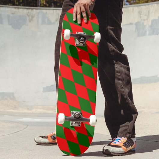 Rot-grünes Harlekin-Karomuster Skateboard