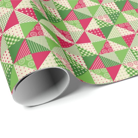 Rot-grünes Muster des WeihnachtsPatchworks Geschenkpapier (Rolleneckpunkt)