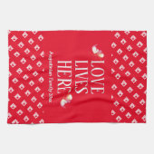 Rot | LIEBE LEBT HIER | Stilvoll Personalisiert Geschirrtuch (Horizontal)