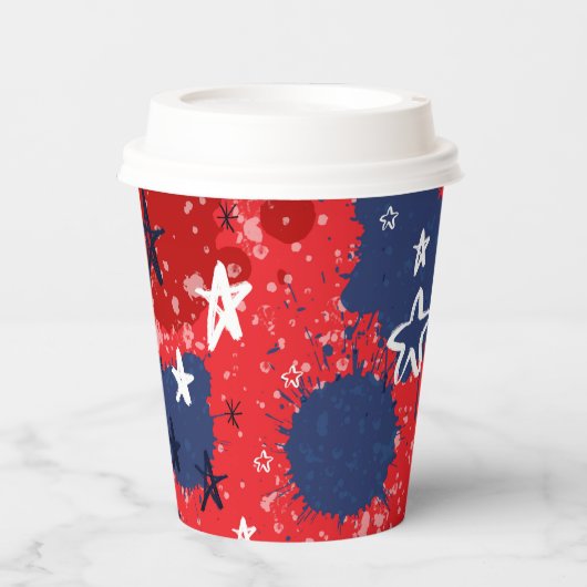 Rot mit blauen Spritzern und Schwarz-Weiß-Stars Pappbecher (Vorderseite)