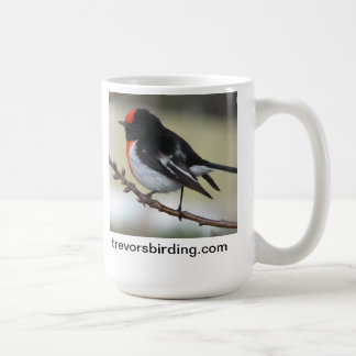 Rot mit einer Kappe bedeckter Robin Kaffeetasse