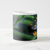 Rot mustert Frosch auf Blatt Jumbo-Tasse (Vorderseite)
