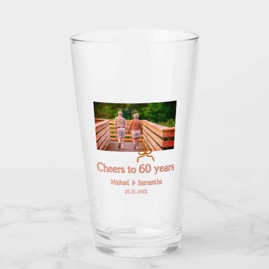 Rot oder Schleife prostet 60 Jahre Hochzeitsjubilä Glas (Vorderseite)